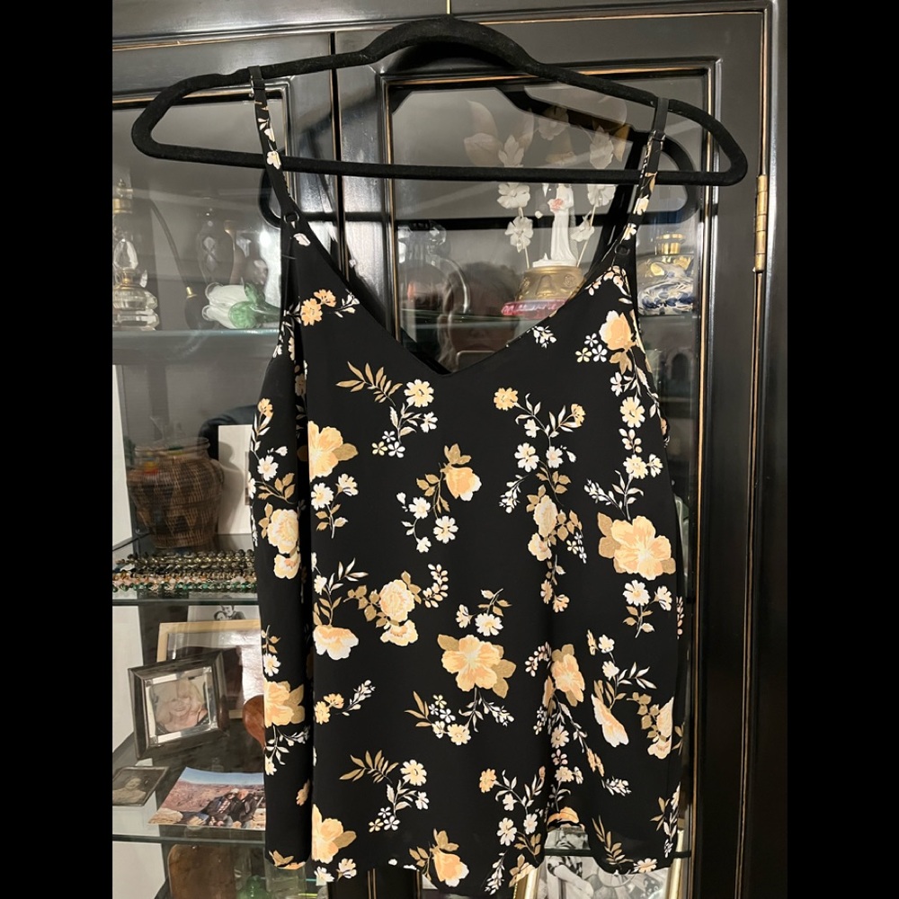 Flowy floral tank - Cotton On size small